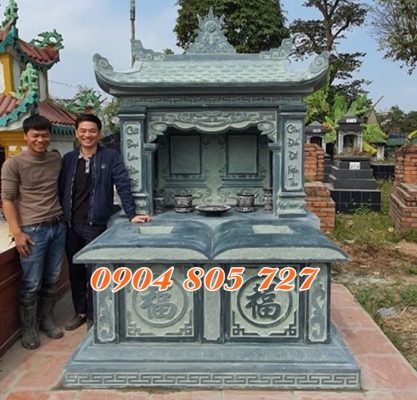 Mẫu mộ đá xanh rêu tại Quảng Ninh