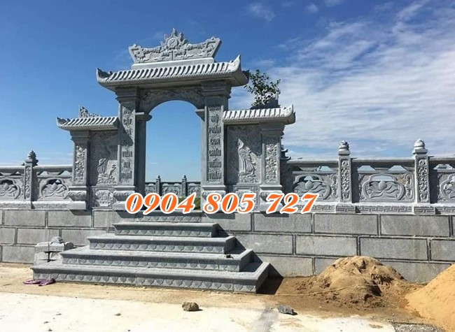 Cổng lăng mộ đá tại Quảng Ninh