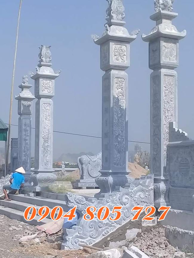 Cổng lăng mộ đá tại Tuyên Quang