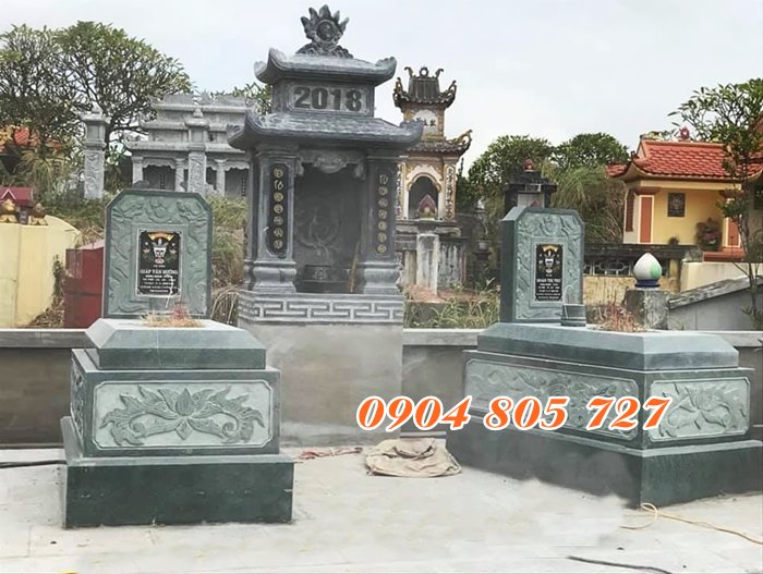 Lăng mộ đá xanh rêu đơn giản tại Bình Phước